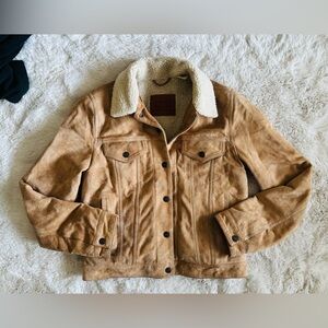 Levi’s Suede Sherpa Lined Tan Jacket Size: Small